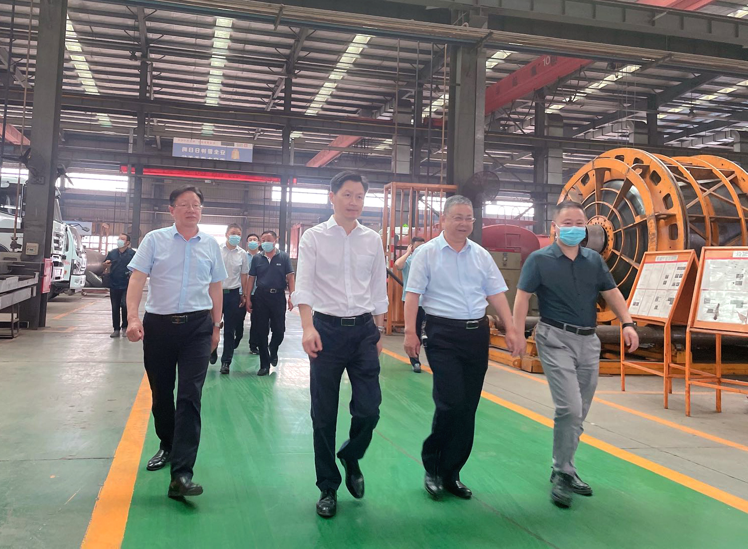 市委常委、常務(wù)副市長(zhǎng)甘國棟一行蒞臨楚勝汽車集團(tuán)調(diào)研